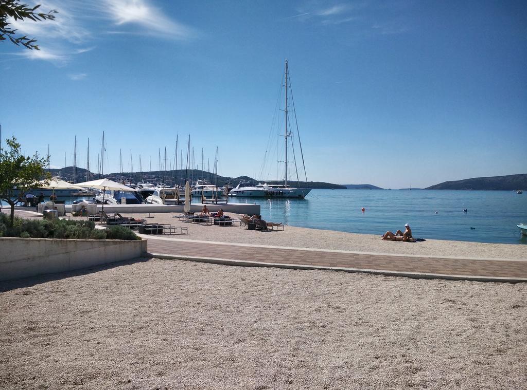 Apartments Gina Trogir Eksteriør bilde