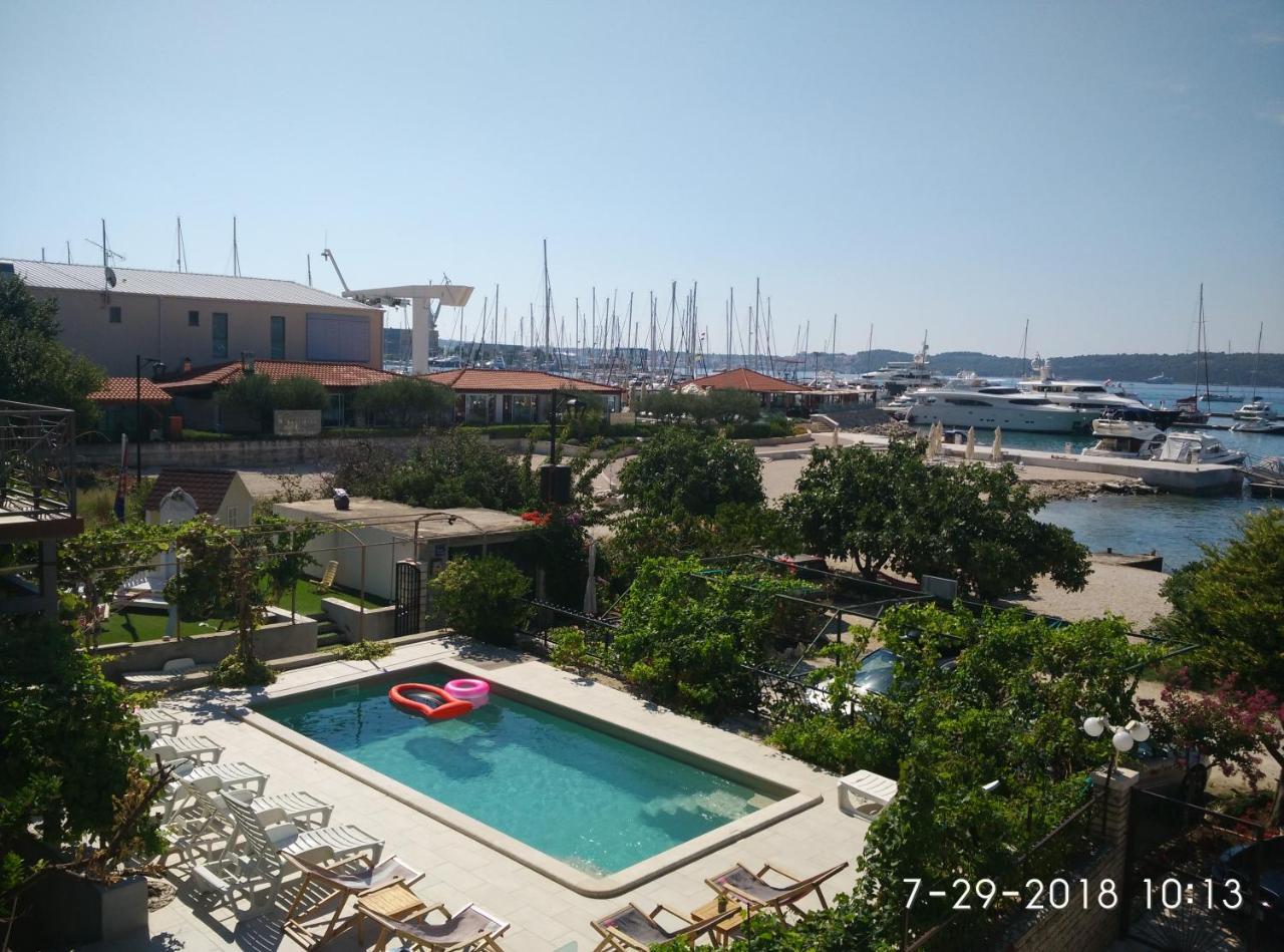 Apartments Gina Trogir Eksteriør bilde