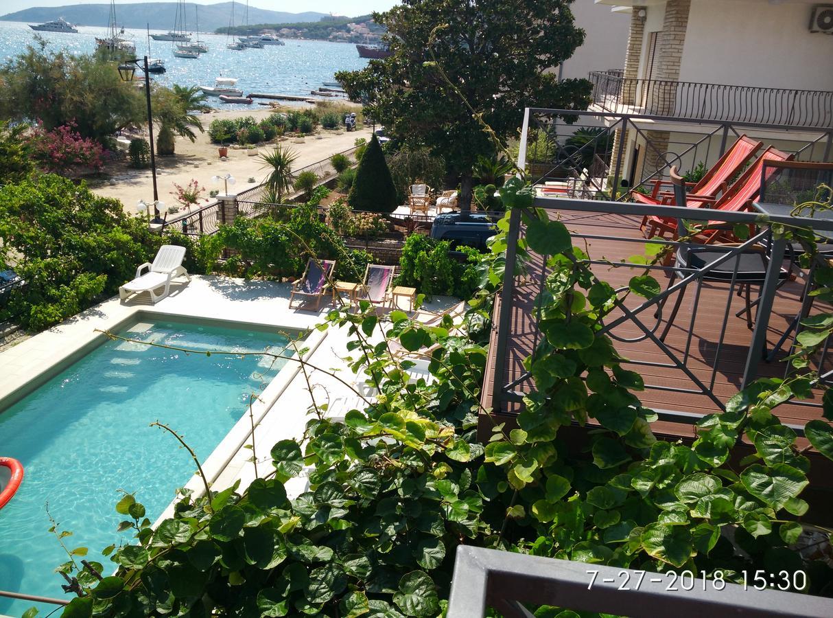 Apartments Gina Trogir Eksteriør bilde